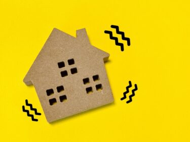 【夢占い】地震の夢は見たらラッキー？地震の夢を見たときの意味を徹底解説！